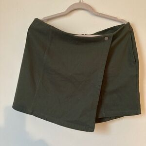 NWOT DENIM & CO OLIVE GREEN SKORT SZ LP